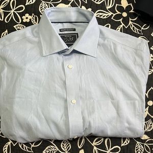 (416)NWOT Mens long sleeve casual shirt by Jos A Bank. Size 15-32. Light Blue